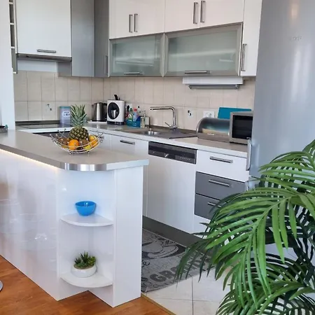 Domino Apartment Split